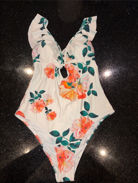 Cupshe Other - Cupshe White Floral Ruffled One-Piece Swimsuit